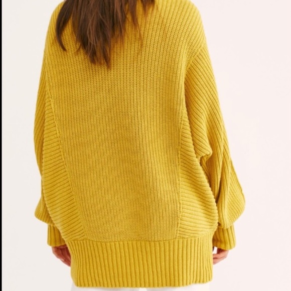 *NWT* FREE PEOPLE Cocoa Oversized Turtleneck Sweater in Low Sun (Gold) — XS - Picture 3 of 6